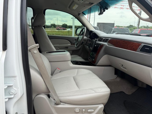 Chevrolet Tahoe Vehicle Full-screen Gallery Image 16