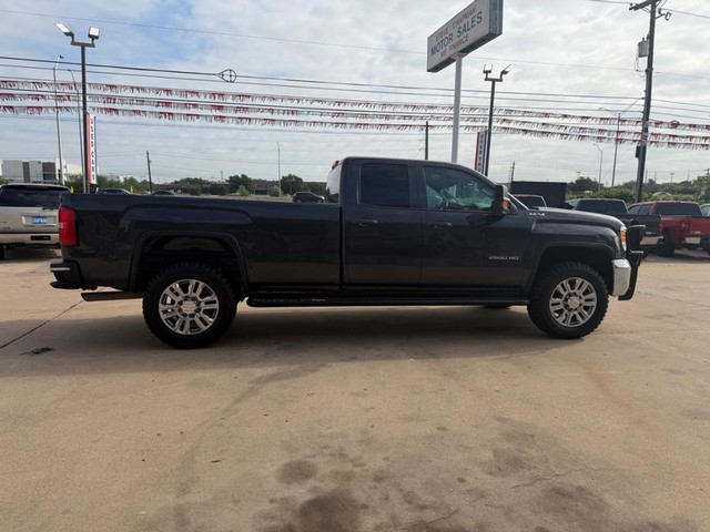 GMC Sierra 2500HD Vehicle Full-screen Gallery Image 06