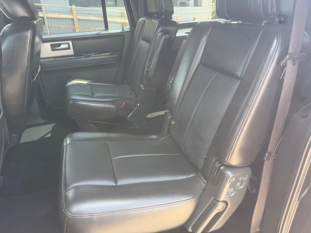 Ford Expedition EL Vehicle Full-screen Gallery Image 11