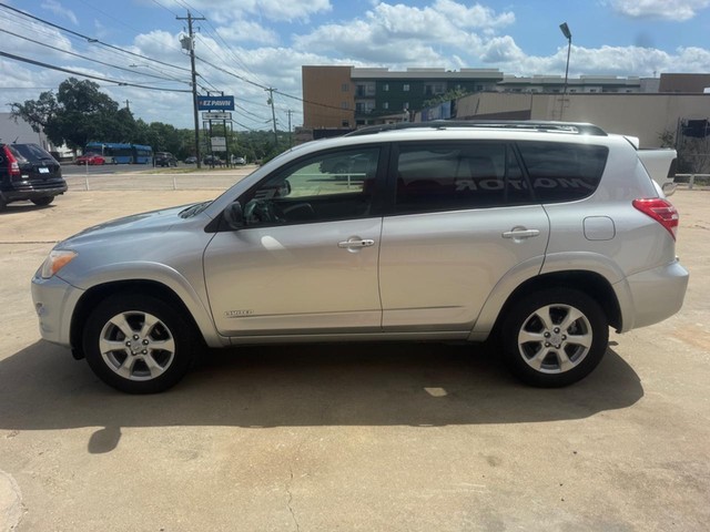 Toyota RAV4 Vehicle Full-screen Gallery Image 05