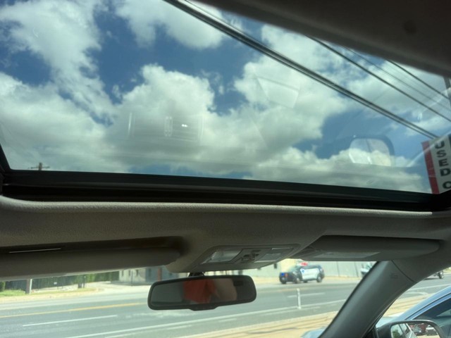 Toyota RAV4 Vehicle Full-screen Gallery Image 14