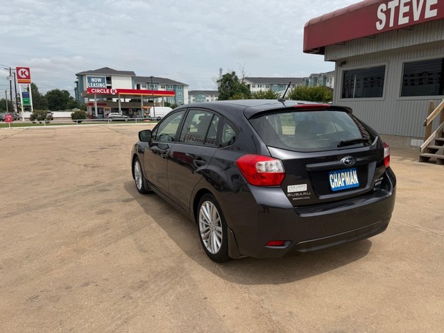 Subaru Impreza Wagon Vehicle Full-screen Gallery Image 03