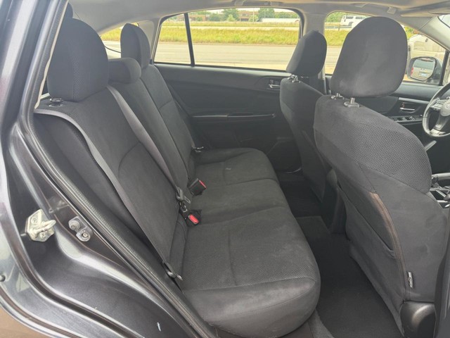 Subaru Impreza Wagon Vehicle Full-screen Gallery Image 13