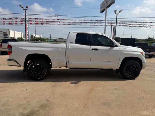 Toyota Tundra 4WD Truck Vehicle Full-screen Gallery Image 06