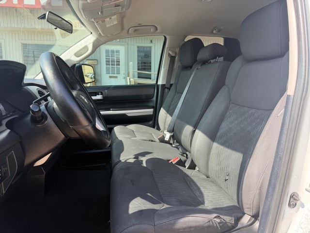Toyota Tundra 4WD Truck Vehicle Full-screen Gallery Image 09