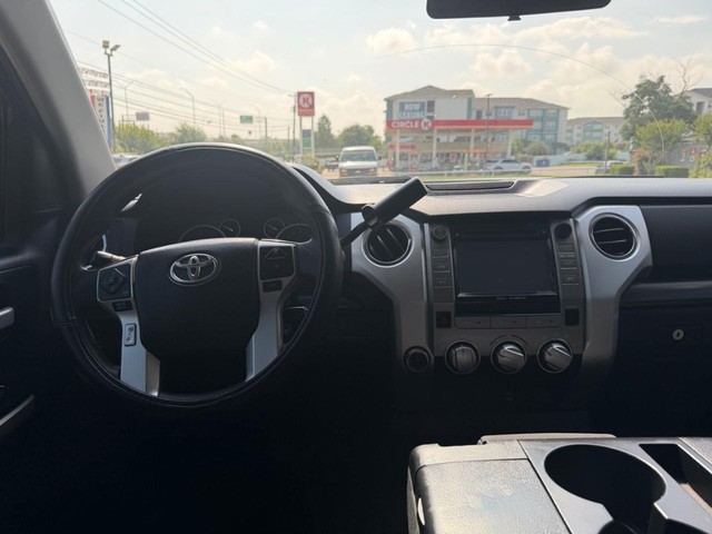Toyota Tundra 4WD Truck Vehicle Full-screen Gallery Image 10