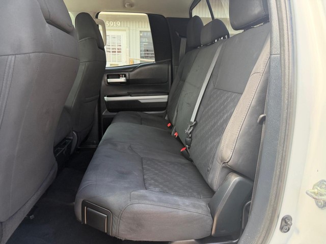 Toyota Tundra 4WD Truck Vehicle Full-screen Gallery Image 11