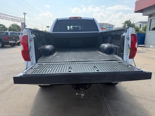 Toyota Tundra 4WD Truck Vehicle Full-screen Gallery Image 12