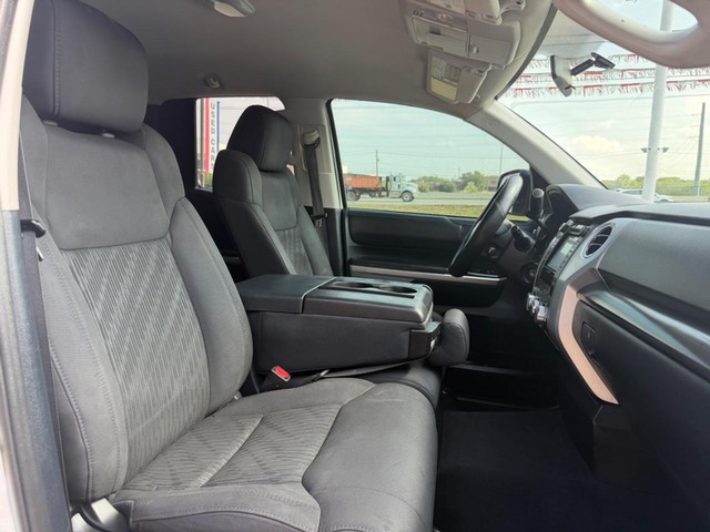 Toyota Tundra 4WD Truck Vehicle Full-screen Gallery Image 14