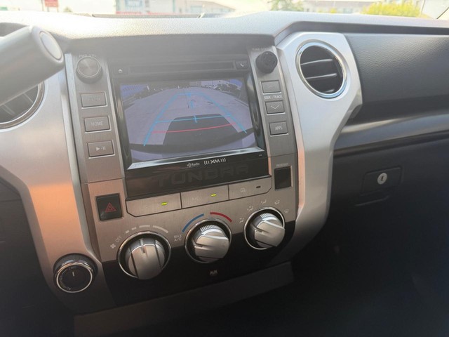 Toyota Tundra 4WD Truck Vehicle Full-screen Gallery Image 15