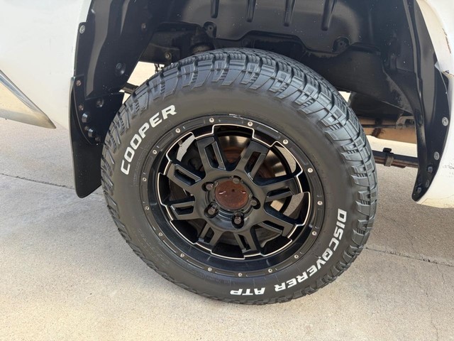 Toyota Tundra 4WD Truck Vehicle Full-screen Gallery Image 16