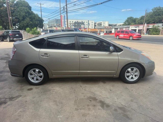Toyota Prius Vehicle Full-screen Gallery Image 06