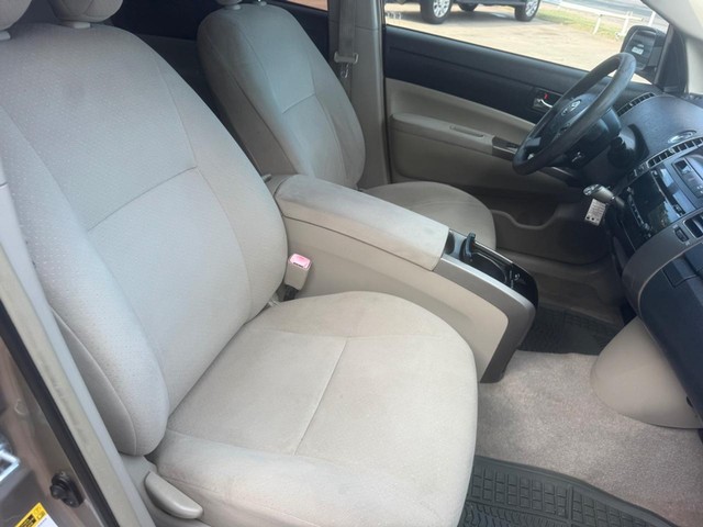 Toyota Prius Vehicle Full-screen Gallery Image 14