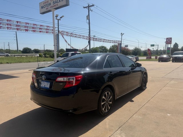 Toyota Camry Vehicle Full-screen Gallery Image 05