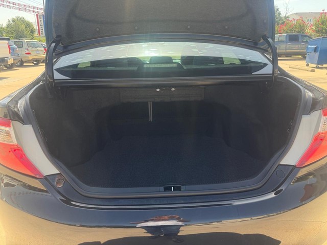 Toyota Camry Vehicle Full-screen Gallery Image 12