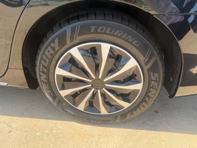 Toyota Camry Vehicle Full-screen Gallery Image 15