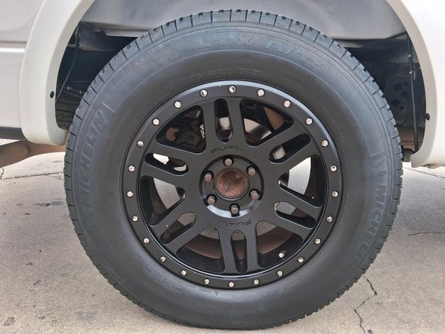 Ford F-150 Vehicle Full-screen Gallery Image 13