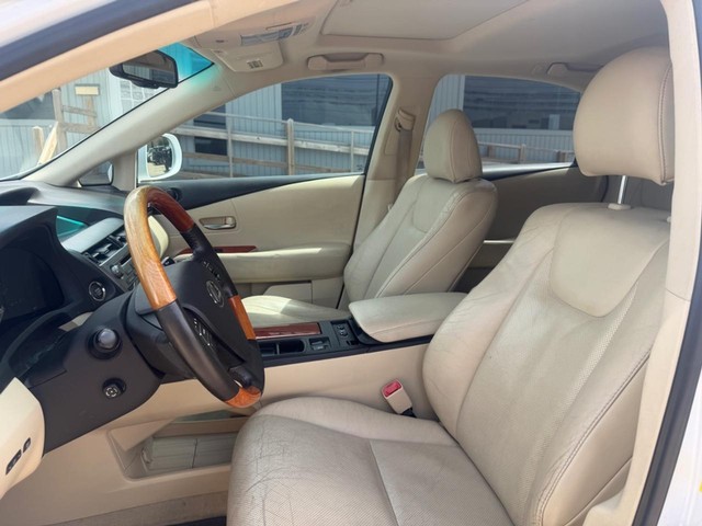 Lexus RX 350 Vehicle Full-screen Gallery Image 09