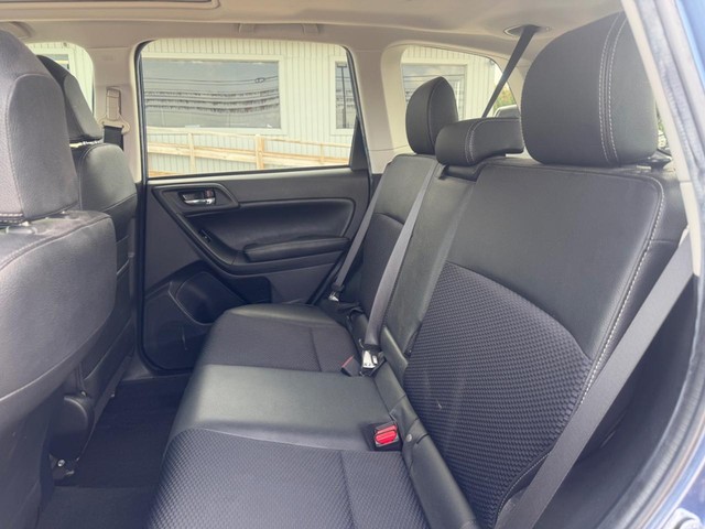 Subaru Forester Vehicle Full-screen Gallery Image 11