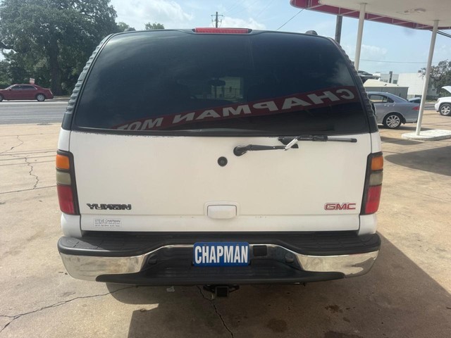 GMC Yukon Vehicle Full-screen Gallery Image 06