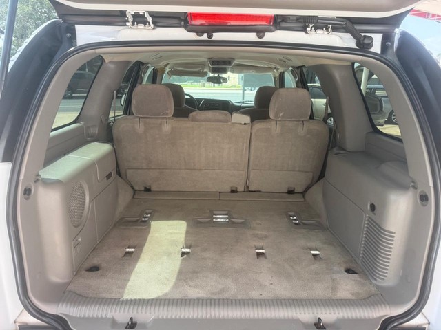 GMC Yukon Vehicle Full-screen Gallery Image 10