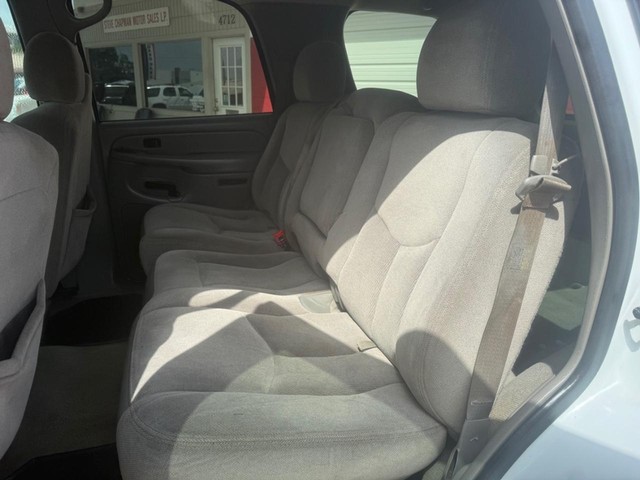 GMC Yukon Vehicle Full-screen Gallery Image 11