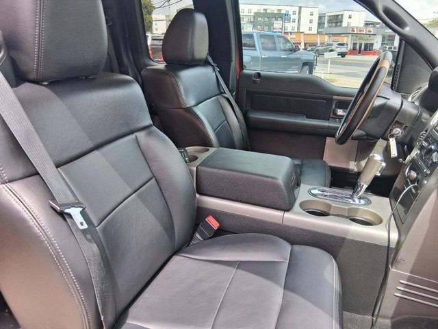 Ford F-150 Vehicle Full-screen Gallery Image 14
