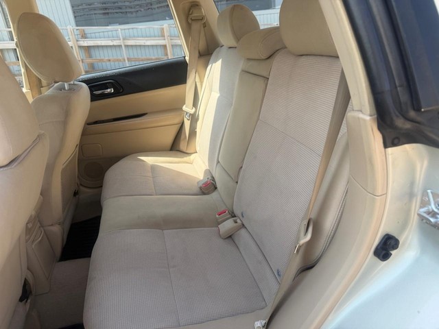 Subaru Forester Vehicle Full-screen Gallery Image 11