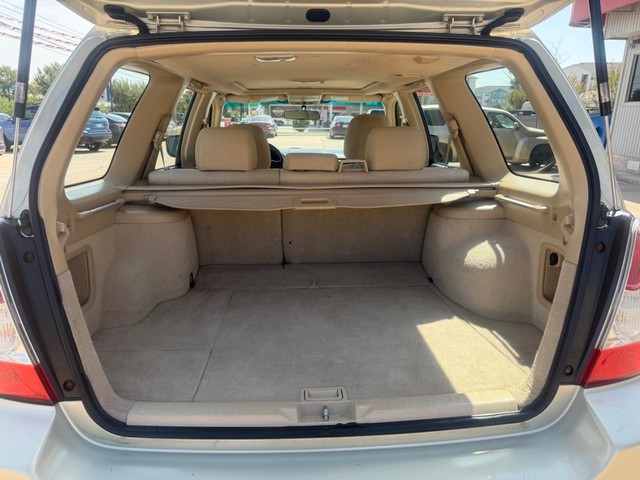 Subaru Forester Vehicle Full-screen Gallery Image 12