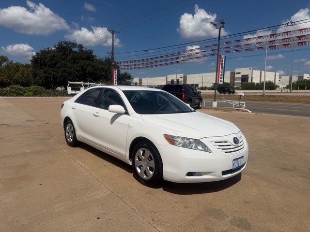 Toyota Camry Vehicle Full-screen Gallery Image 06