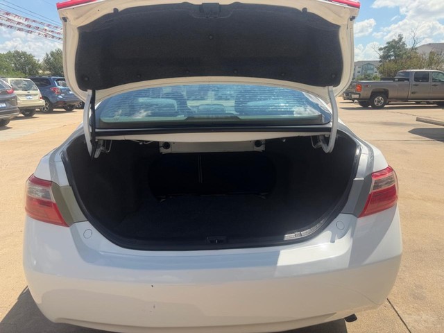 Toyota Camry Vehicle Full-screen Gallery Image 12