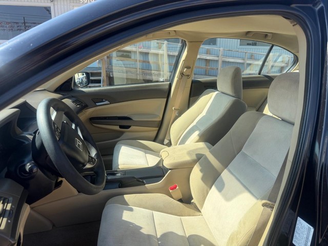 Honda Accord Sedan Vehicle Full-screen Gallery Image 09