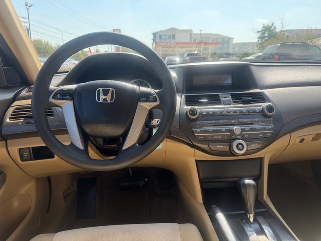 Honda Accord Sedan Vehicle Full-screen Gallery Image 10