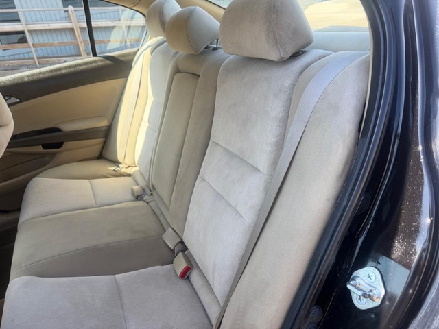 Honda Accord Sedan Vehicle Full-screen Gallery Image 11