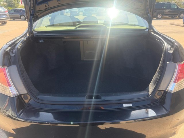 Honda Accord Sedan Vehicle Full-screen Gallery Image 12