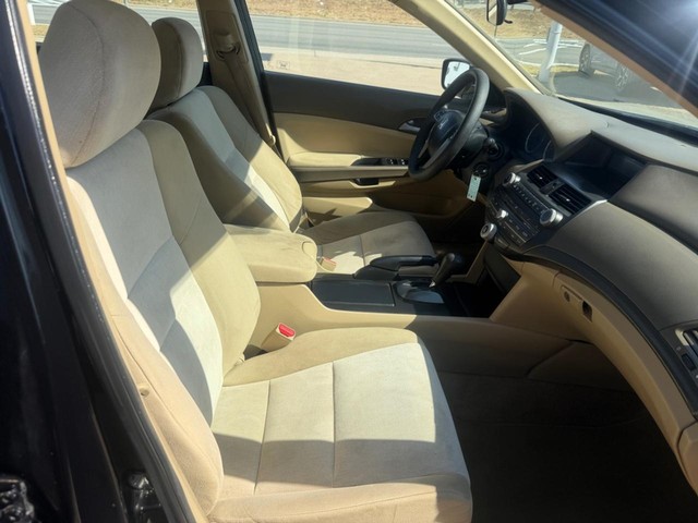 Honda Accord Sedan Vehicle Full-screen Gallery Image 14