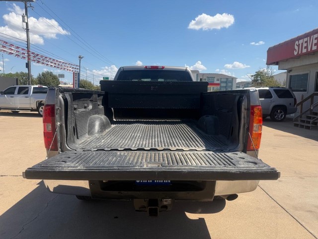 Chevrolet Silverado 2500HD Vehicle Full-screen Gallery Image 12