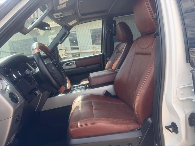 Ford Expedition EL Vehicle Full-screen Gallery Image 09