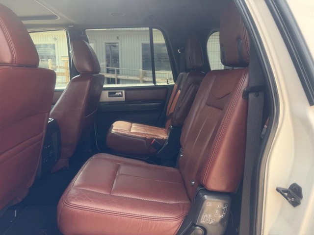 Ford Expedition EL Vehicle Full-screen Gallery Image 11