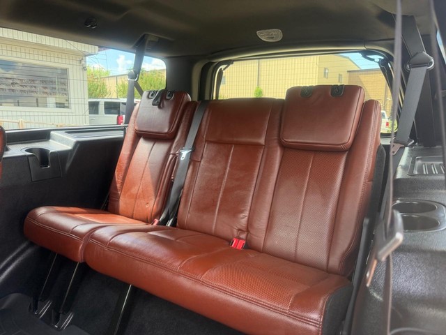 Ford Expedition EL Vehicle Full-screen Gallery Image 12