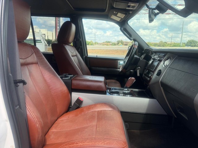 Ford Expedition EL Vehicle Full-screen Gallery Image 16