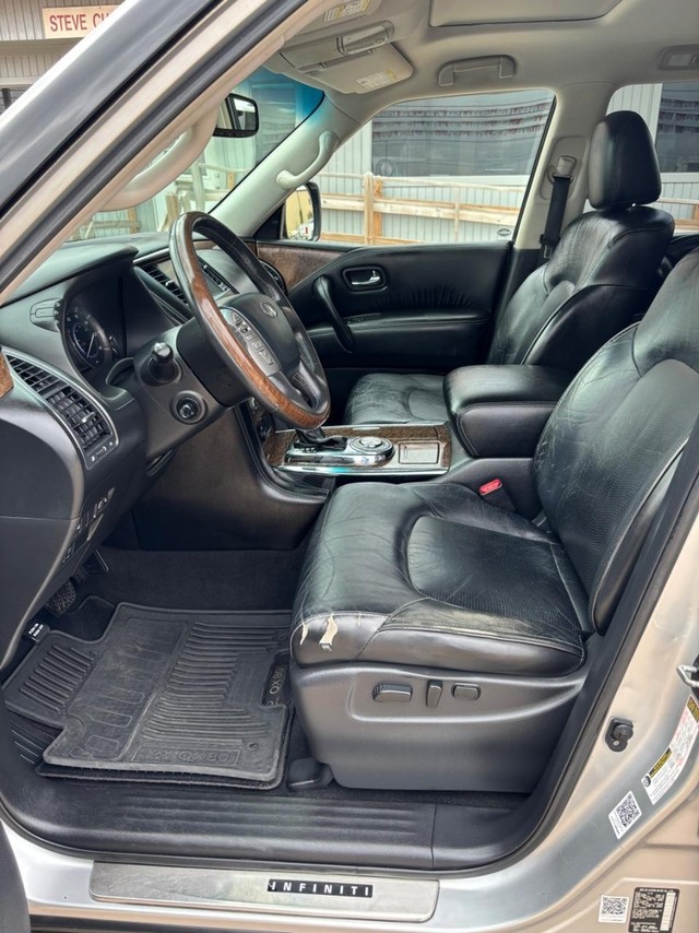 INFINITI QX80 Vehicle Full-screen Gallery Image 09