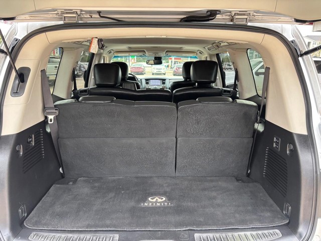 INFINITI QX80 Vehicle Full-screen Gallery Image 11