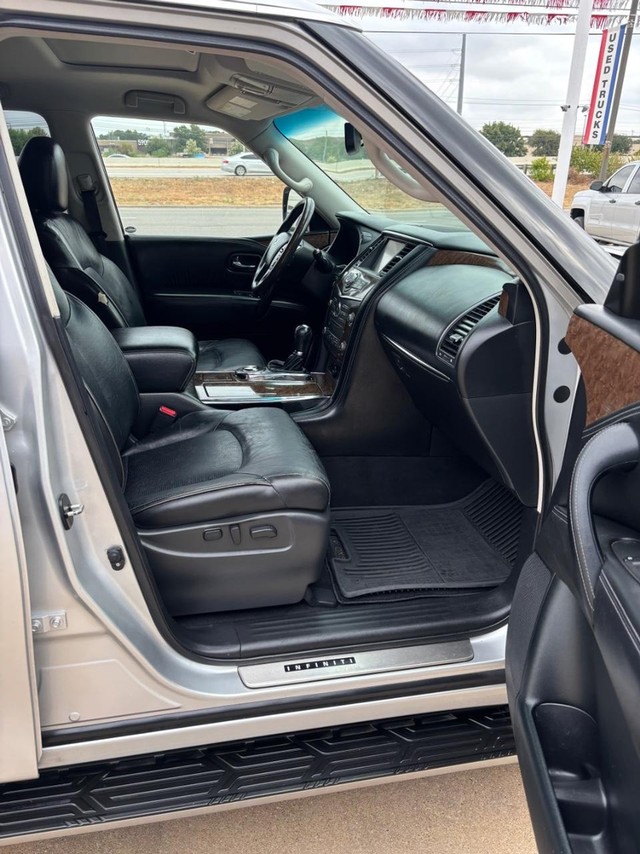 INFINITI QX80 Vehicle Full-screen Gallery Image 13