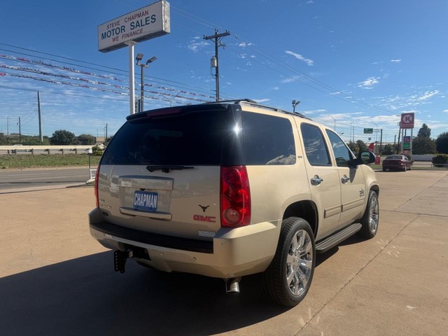 GMC Yukon Vehicle Full-screen Gallery Image 05