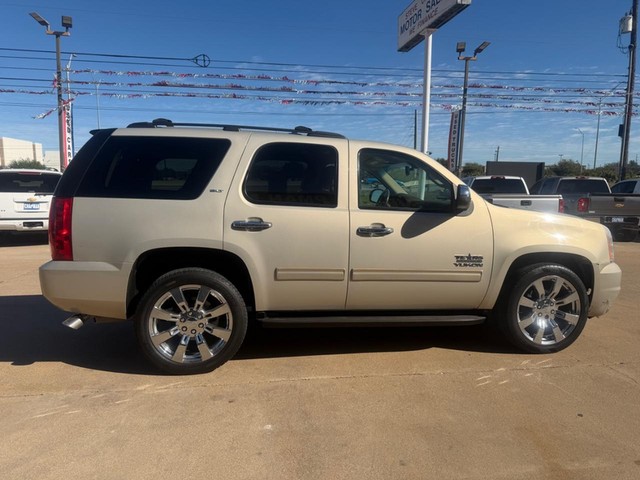 GMC Yukon Vehicle Full-screen Gallery Image 06