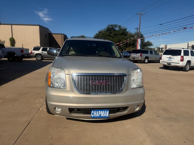 GMC Yukon Vehicle Full-screen Gallery Image 08