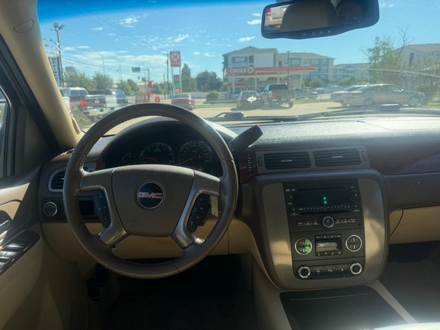 GMC Yukon Vehicle Full-screen Gallery Image 10