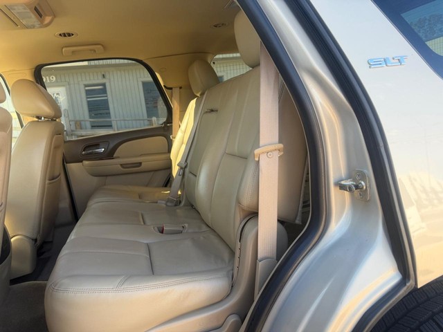 GMC Yukon Vehicle Full-screen Gallery Image 11