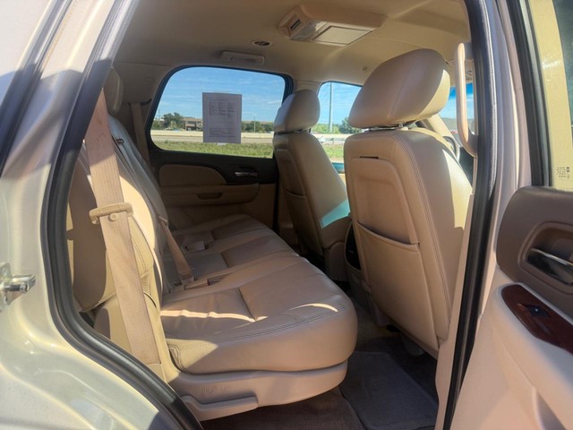 GMC Yukon Vehicle Full-screen Gallery Image 13